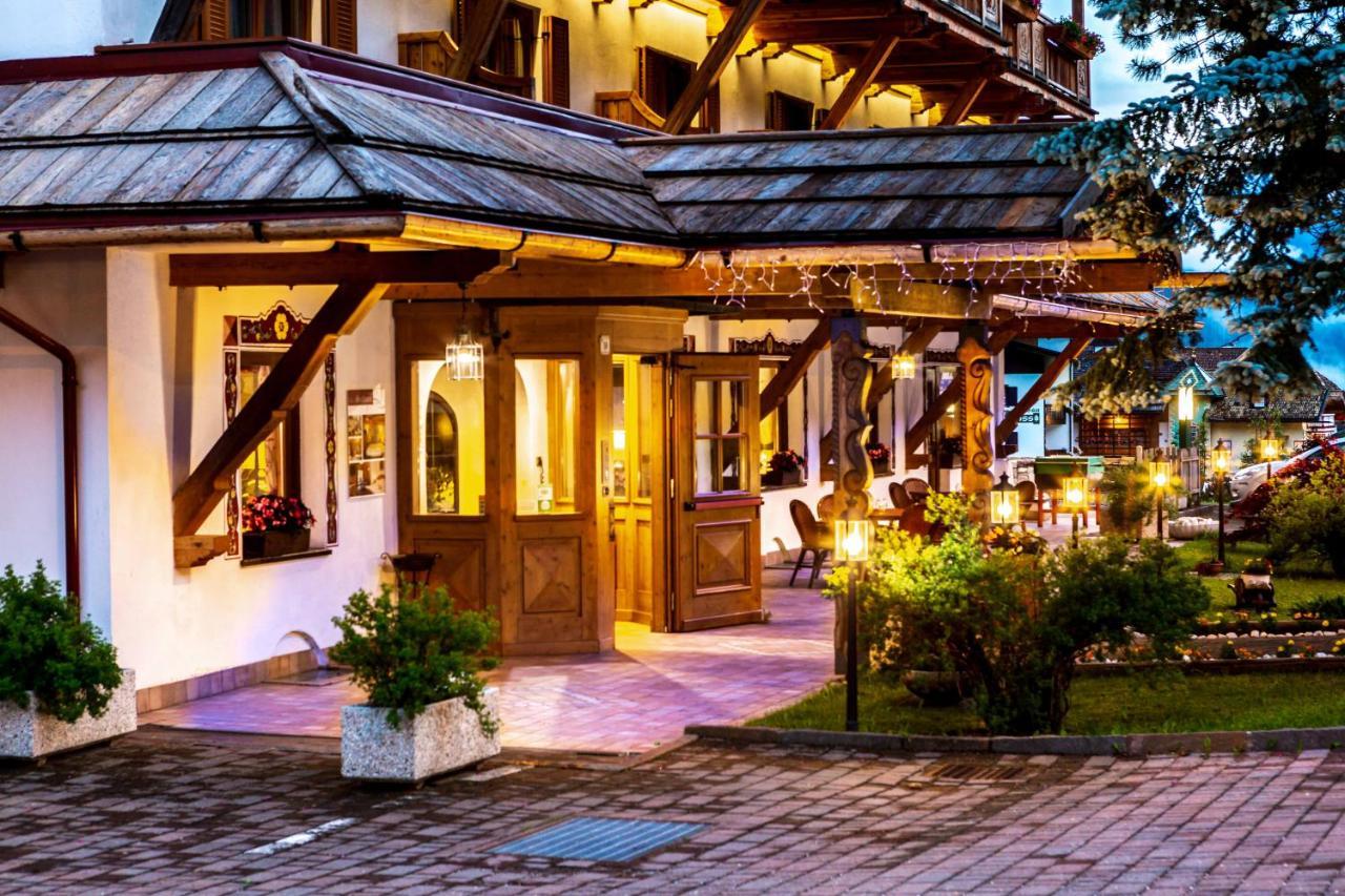 Hotel Salvan Campitello di Fassa Exteriör bild