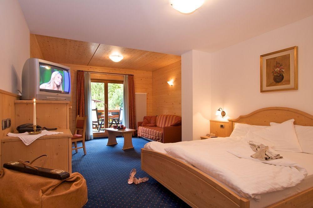 Hotel Salvan Campitello di Fassa Exteriör bild